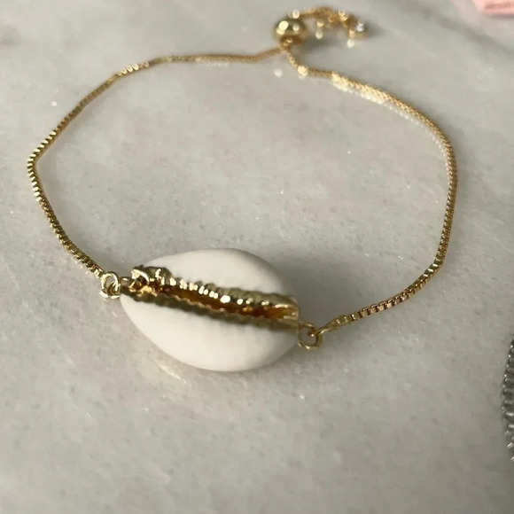 Cowrie Adjustable Bracelet - Picture 3 of 6